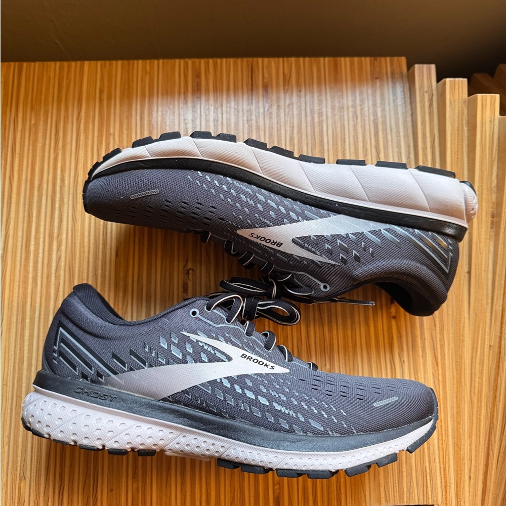 Brooks Ghost 13 Women’s 9 Wide Charcoal/Black Pearl/Violet Tennis Shoe Sneakers